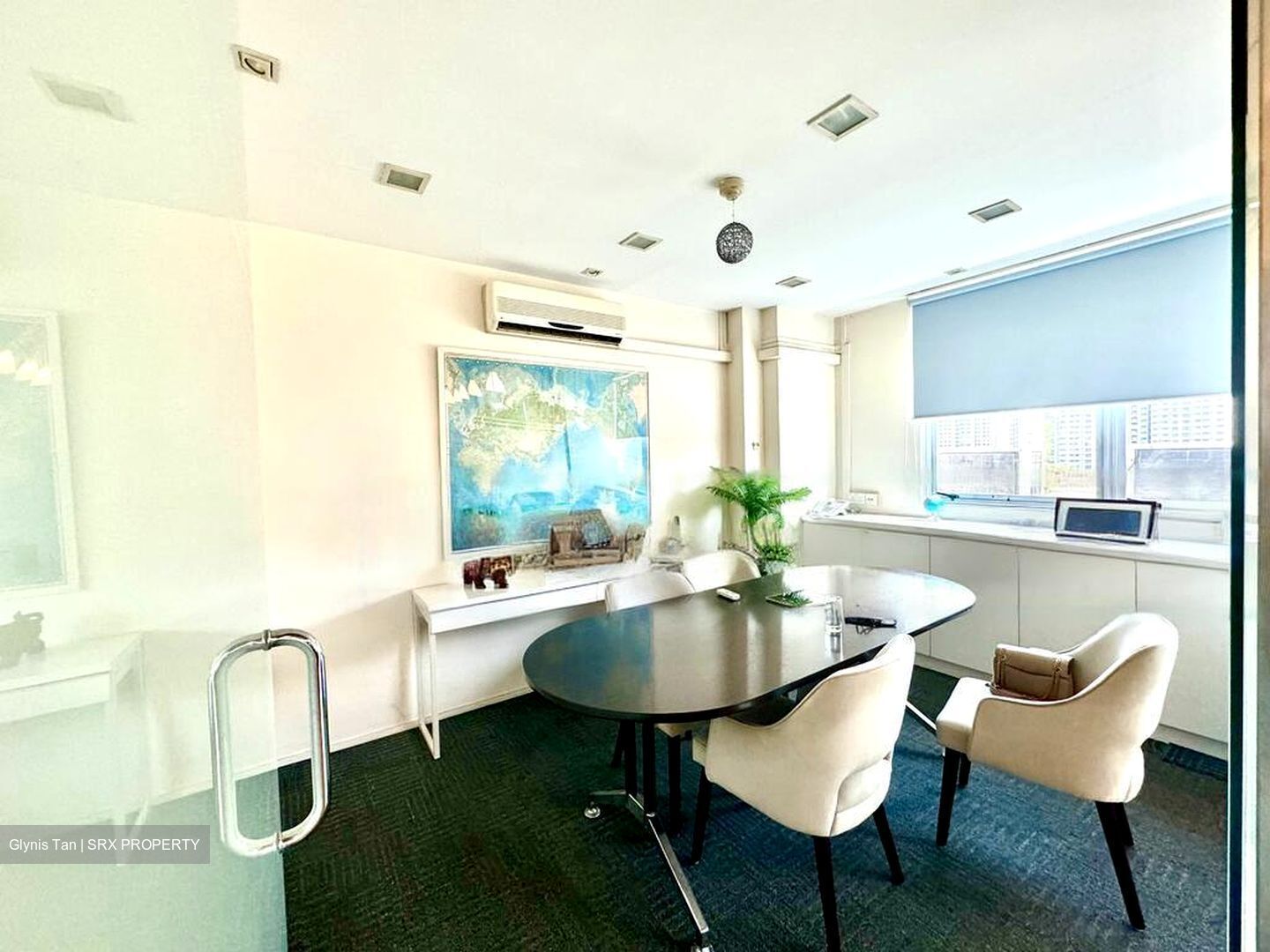 Redhill Forum (D3), Factory #470470271